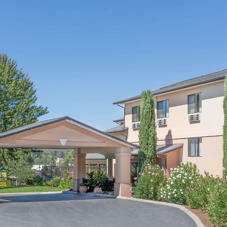 Super 8 By Wyndham Grants Pass Motel Dış mekan fotoğraf