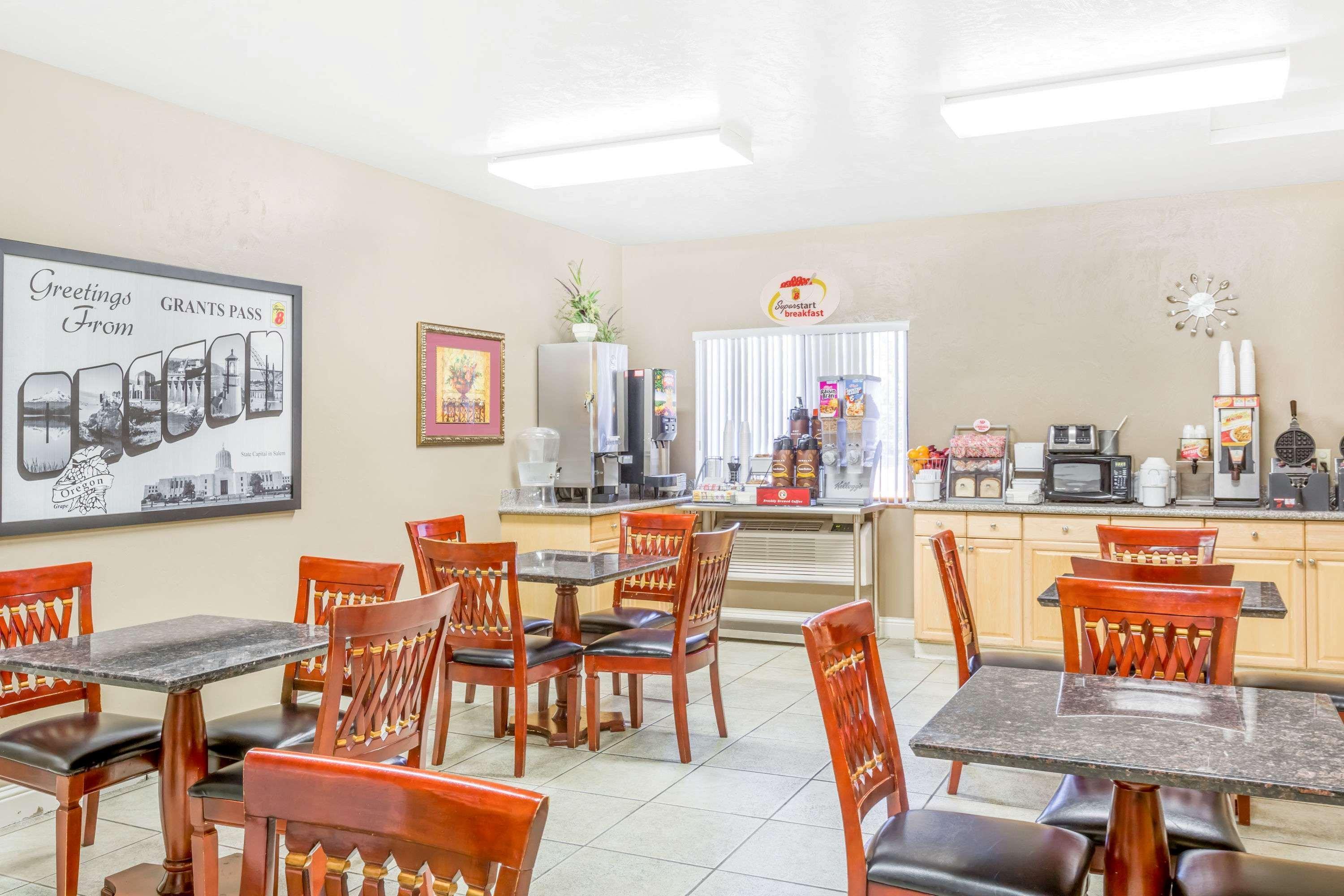 Super 8 By Wyndham Grants Pass Motel Dış mekan fotoğraf
