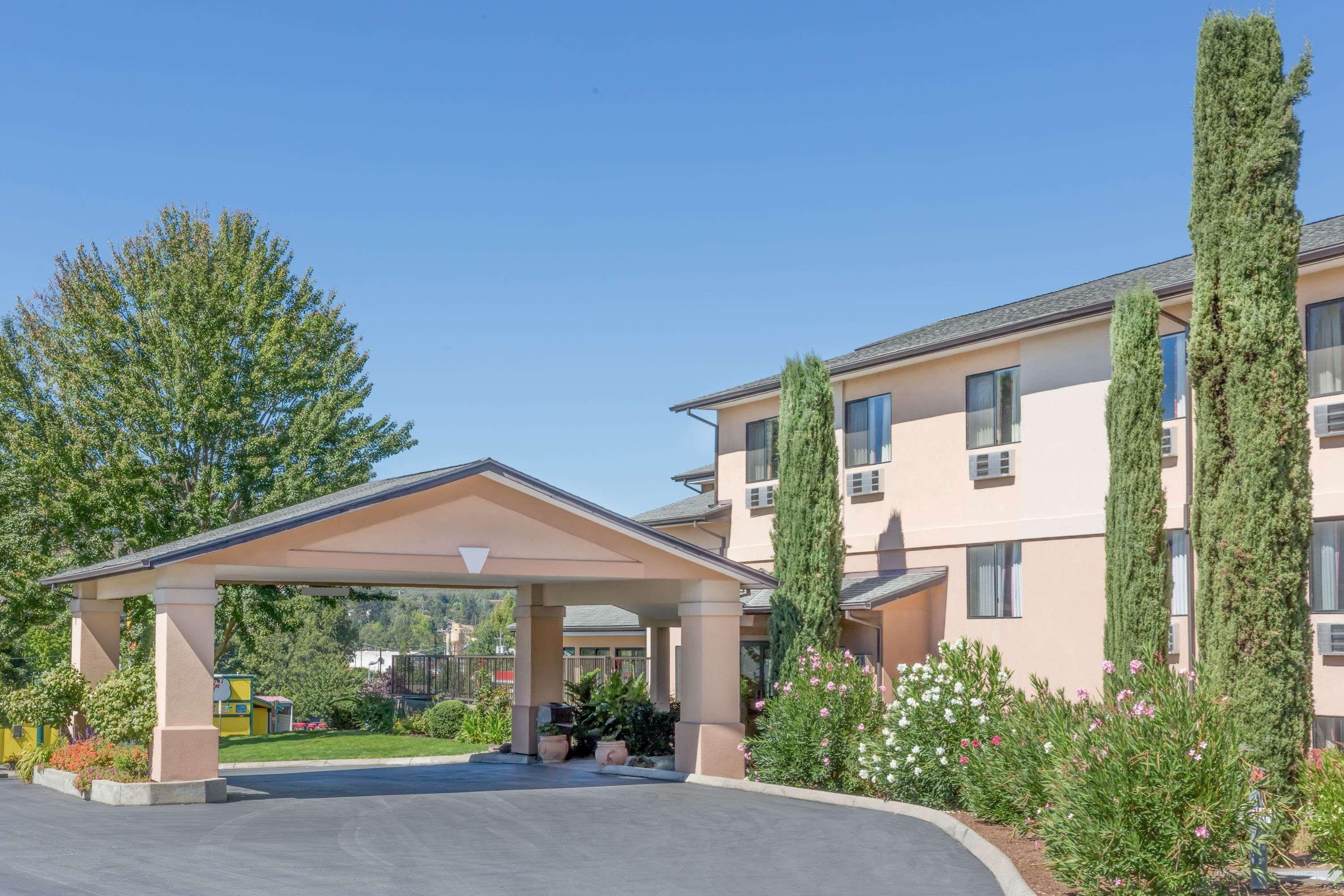 Super 8 By Wyndham Grants Pass Motel Dış mekan fotoğraf